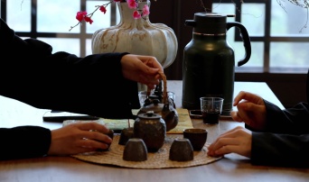 茶香四溢降尿酸：选择对的茶饮很重要